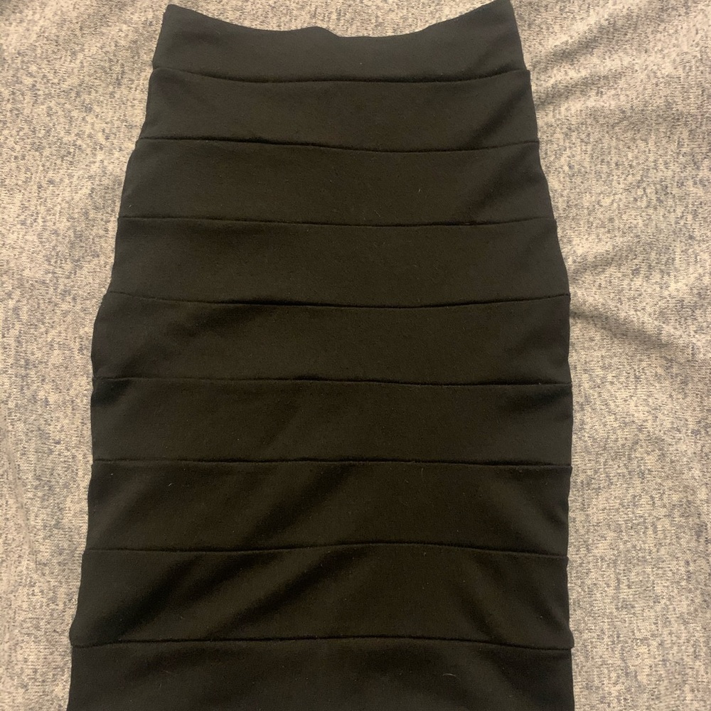 Black cotton midi skirt.